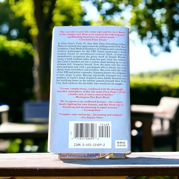 ๐3/$30 Sale!Mix & Match๐ From Potter's Field by Patricia Cornwell - Picture 2 of 3